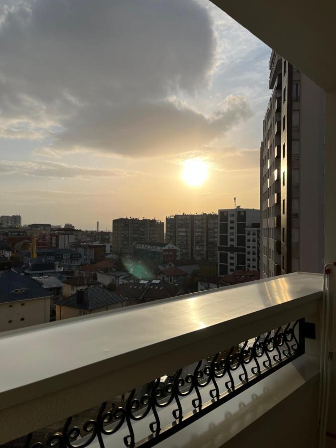 Central Luxury Apartment 普里什蒂纳 外观 照片